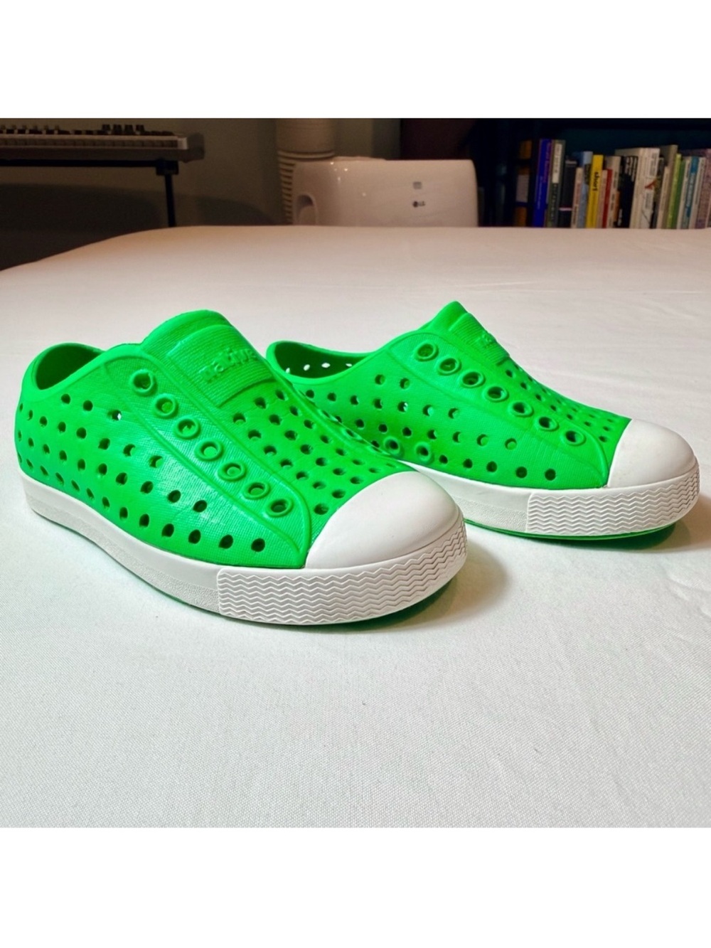 Native Shoes Jefferson Boys 8 C8 Girls Grasshopper Green Shell White Vegan Water